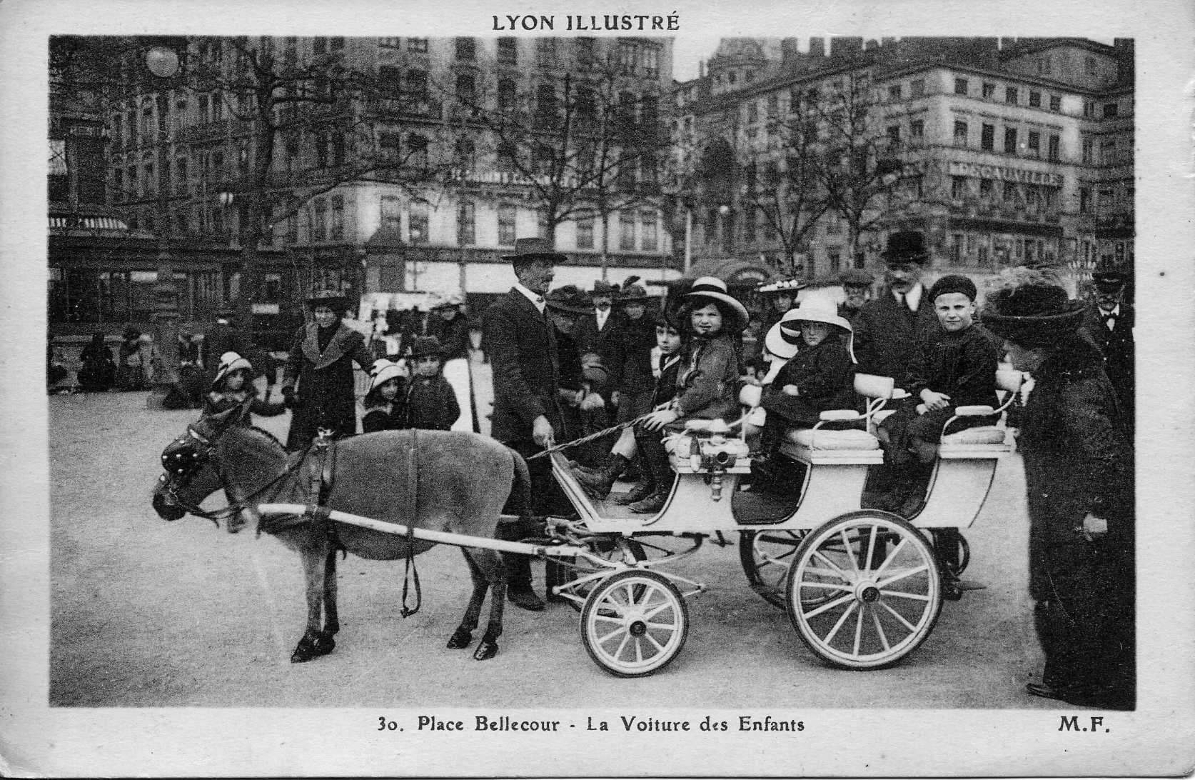 Lyon place bellecour en 1931